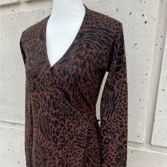 Leopard Print V-Neck Dress - Picture 2 of 11